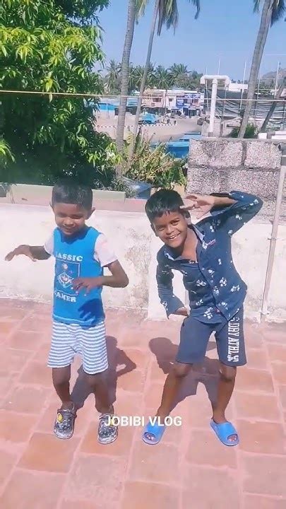 Urula kelangu chellakutti enga pochi song .